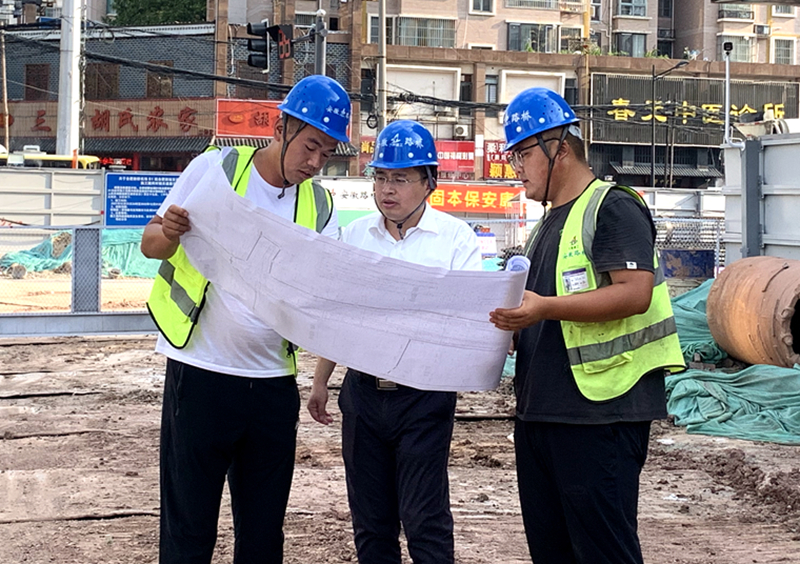 公司黨委書記、董事長錢申春到機場S1線先行段調(diào)研安全生產(chǎn)工作